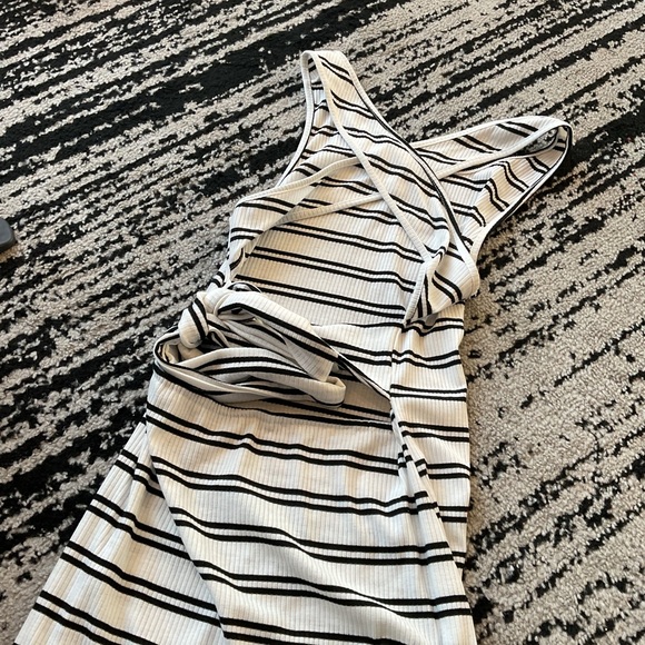 LARGE SHEIN White & Black Stripped Midi Dress Criss Cross Straps in Back - Picture 3 of 5
